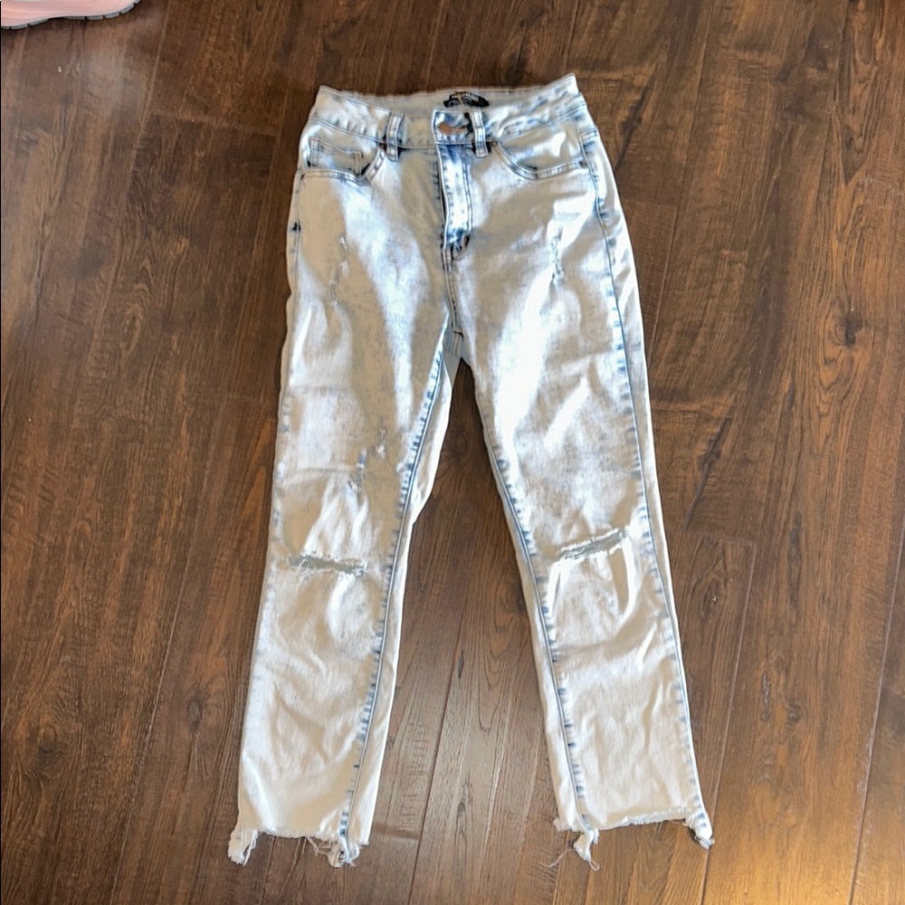 Distressed Light Wash Women's Capris Jeans